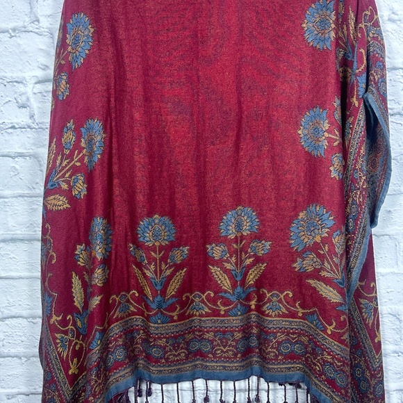 Colleen Lopez Boho Jacquard Kimono Wrap – Red & Blue Floral - Picture 3 of 9